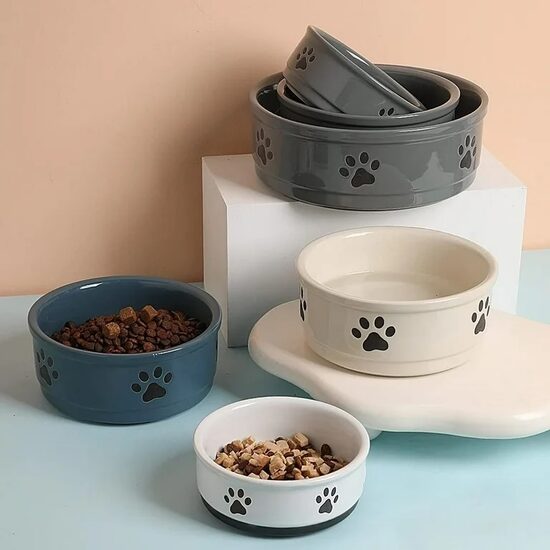 Ēdiena bļodas un trauki