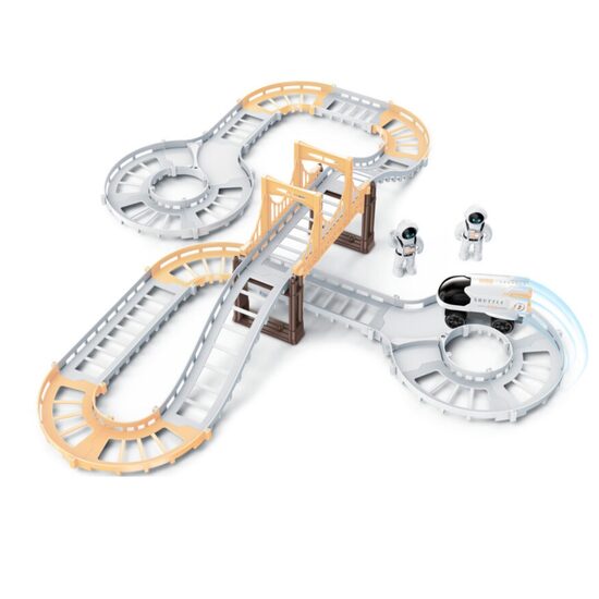 Rotaļu sacīkšu trase ar 31 elementu, ieskaitot kosmosa kuģi un astronautu