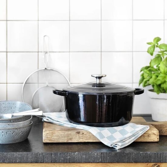 BK DUTCH čuguna katls d20cm/2.5L, var lietot cepeškrāsnī