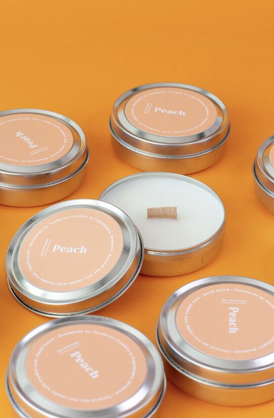 NORDTRICE "hand-made" aromātiskā sojas vaska svece +/-12h, persiki