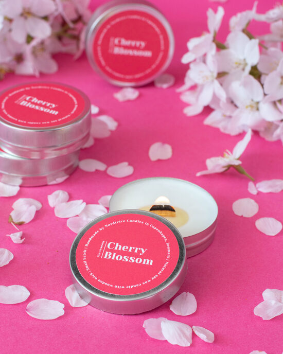 NORDTRICE "hand-made" aromātiskā sojas vaska svece +/-12h, ķiršu ziedi